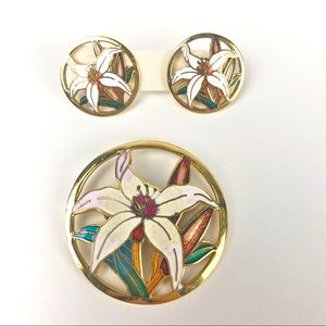 Gold encircled resin Lily Flower Earnings and Pin